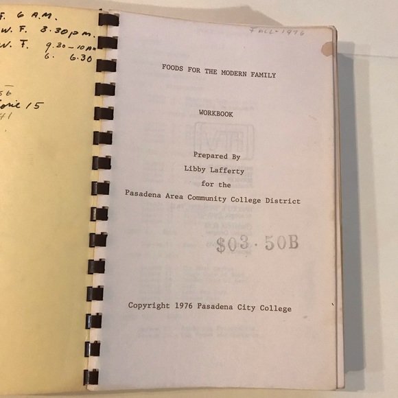 VINTAGE 1976 Foods for the Modern Family Workbook - Picture 3 of 11